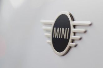 Emblem of a Mini, taken in Berlin, 13/03/2024