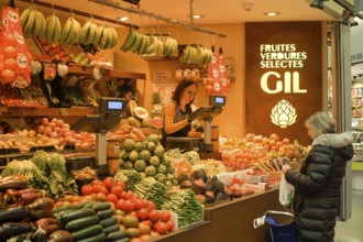 Fruit and vegetables, market stall, market hall Mercat de Sant Antoni, Barcelona, Catalonia, Spain,