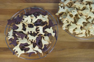 Swabian cuisine, Swabian Christmas biscuits, cookie cutters, shortbread biscuits, cat figures,