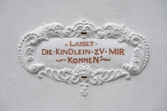 Slogan on the oldest kindergarten in Lauf 1850, Alter Schulhof 1, Lauf an der Pegnitz, Middle