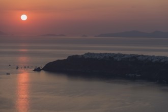 Santorini, Oia, sunset, view from Imerovigli, Cyclades, Greece, Europe