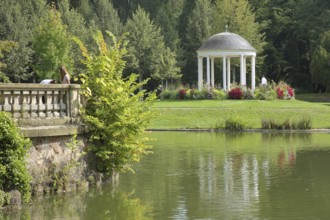 Pavilion with lake in the Parc de l'orangery, orangery Park, landscape, parapet, temple, pavilion,