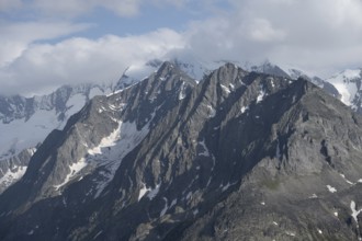 Summit Hochsteller and Kälberlahnerspitze, view from the Olpererhütte, Berliner Höhenweg, Zillertal