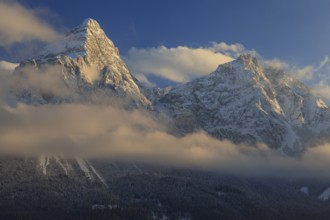 Steep mountain peaks above clouds in the evening light, winter, snow, Sonnenspitze and Mieminger