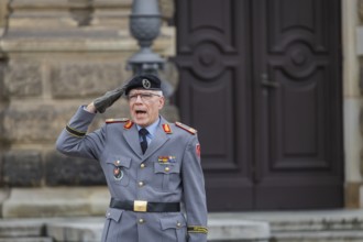 Public roll call of the Army Officers' School on Theatre Square: Bundeswehr honours and bids