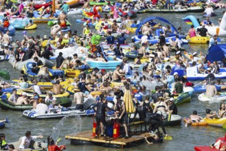 Schwörmontag, Nabada, a traditional Ulm holiday, Danube, Ulm, Baden-Württemberg, Germany, Europe