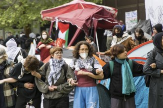 Human chain during the occupation of the courtyard of the Free University of Berlin by