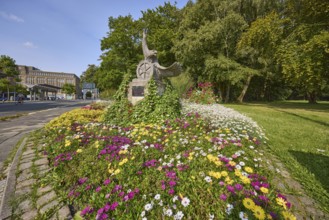 Memorial to the harbour friendship between the ports of Wilhelmshaven and Qingdao, flower bed,