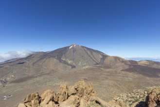 Panorama during the ascent to the Alto de Guajara, 2715m, to the bizarrely shaped rock formations