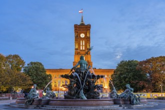 Neptune Fountain in front of the Rotes Rathaus at dusk, Berlin, Germany, Europe