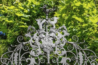 Coat of arms, fence, decorated, Varbüler Castle, Hemmingen Castle, former seat of the barons of