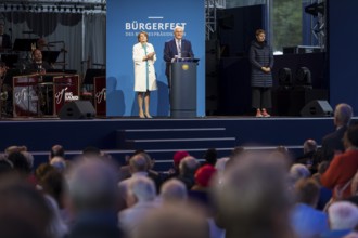 Elke Büdenbender (woman of the Federal President) and Frank-Walter Steinmeier (President of the