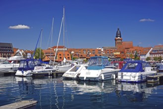 Europe, Germany, Mecklenburg-Western Pomerania, Waren an der Müritz, Binnenmüritz with marina, View