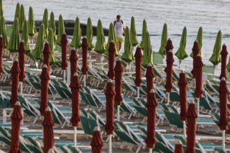 Sunshades and sunbeds on the beach of Diano Marina, Italy, 14/08/2024, Diano Marina, Liguria,