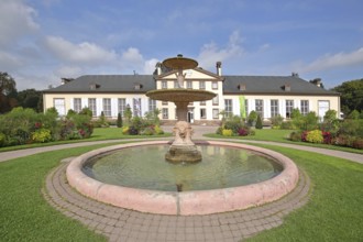 Bowl fountain and pavilion Joséphine, flower bed, water basin, Parc de l'orangery, orangery Park,