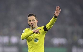 Referee Referee Benjamin Brand Gesture Gesture Allianz Arena, Munich, Bavaria, Germany, Europe