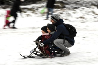 The first snow is here. Despite the coronavirus pandemic, families with children are enjoying