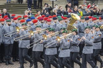 Public roll call of the Army Officers' School on Theatre Square: Bundeswehr honours and bids