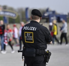 Increased danger situation SEK, special task force, police in front of Bundesliga match, terror