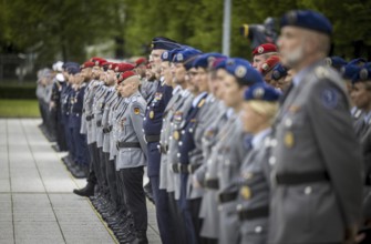 Soldiers from various armed forces during the final roll call at the Federal Ministry of Defence to