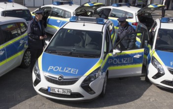 New radio patrol cars at the police station in Potsdam, 14/03/2016