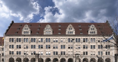 Main façade of the Justice Building with thirteen stone sculptures of exceptional men in the field