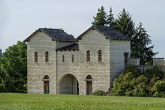 Roman fort Biriciana, reconstructed north gate, Porta decumana, Weißenburg in Bavaria, Middle