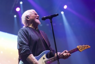 David Freiberg, singer of Jefferson Starship live at the Max-Schmeling-Halle in Berlin on 19