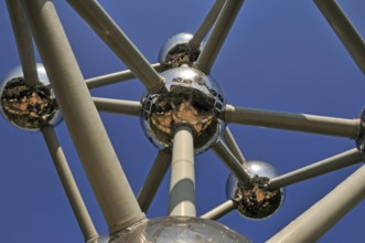 Atomium, built in 1958 for the World Exhibition, uses nine atoms to represent the body-centred