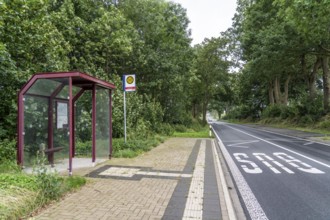 Bus shelter, bus stop Schalloh, in the countryside, Sauerland, near Soest-Bergede, country road