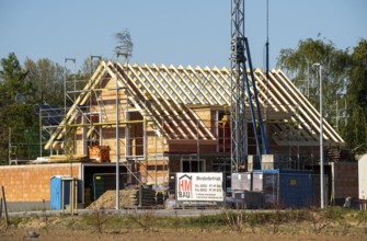 New construction of a detached house, shell, with roof truss, Lower Rhine, Germany, Europe