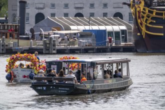 Canal cruise, with Smokeboat.com organiser, smoking is allowed on board, cannabis is not sold, but