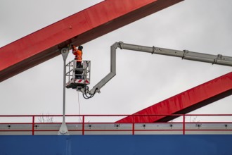 A42 motorway bridge, over the Rhine-Herne Canal, with massive structural damage, technician