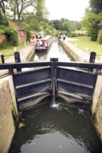 Navigating narrow boat lock River Avon, Fladbury lock, Cropthorne, Worcestershire, England, UK