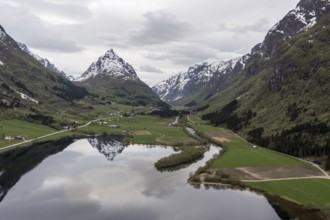 Mountain Eggenipa reflected in lake Bergheimsvatnet, south of Byrkjelo, Norway, Europe