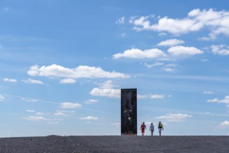 Hiker, Spaziergänger, sculpture by Richard Serra, Bramme for the Ruhr area on the Schurenbach spoil