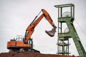 Work on the construction site of the real estate project Stadtquartier Essen 51, in Essen, on the