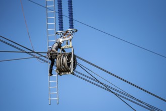 Construction of a new line route, 380 KV extra-high voltage line between Osterath and Gohr, near