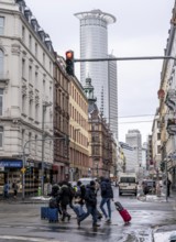 Winter in the city, Windmühlenstraße, Passers-by with luggage, Frankfurt, Hesse, Germany, Europe