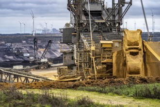 Opencast lignite mine Garzweiler 2, bucket wheel excavator 261 excavating the surface, at the rest