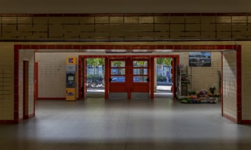 Interior photo, Nordbahnhof S-Bahn station on the former demarcation line of the inner-German