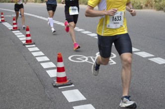 Athletics, running, runner, marathon, pylon, carriageway, pictogram, asphalt, Stuttgart Run 2024,