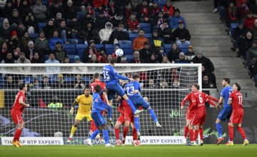 Penalty area scene, goal area scene Header duel Duel Action Arthur Chaves TSG 1899 Hoffenheim (35)