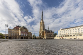 Sights at the theatre square: Opera House, Petrikirche, Hotel Chemnitzer Hof in Bauhaus