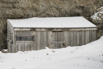 Shed labelled County Jail, prison, Ny-Ålesund, Kongsfjord, Spitsbergen Island, Svalbard and Jan