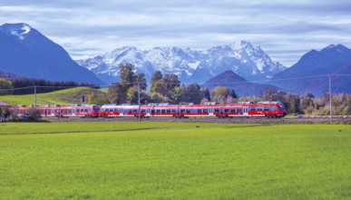 Werdenfelsbahn with Zugspitzgruppe 2962m in the Wetterstein Mountains, Ohlstadt, Loisachtal,