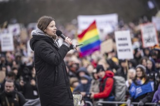 150, 000 people gather around the Bundestag in Berlin to build a human wall against the shift to