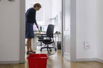 A woman cleans an office in Berlin, 08/08/2024