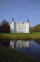 Europe, Germany, Schleswig-Holstein, Ahrensburg, moated castle Ahrensburg, autumn, front facade,