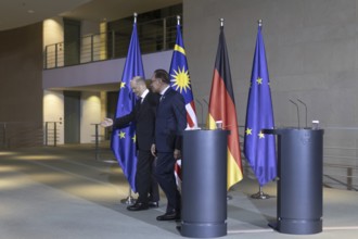 Federal Chancellor Olaf Scholz (SPD) with Anwar Ibrahim, Prime Minister of Malaysia, at a press